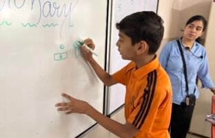 Idiom Pictionary Competition celebrated